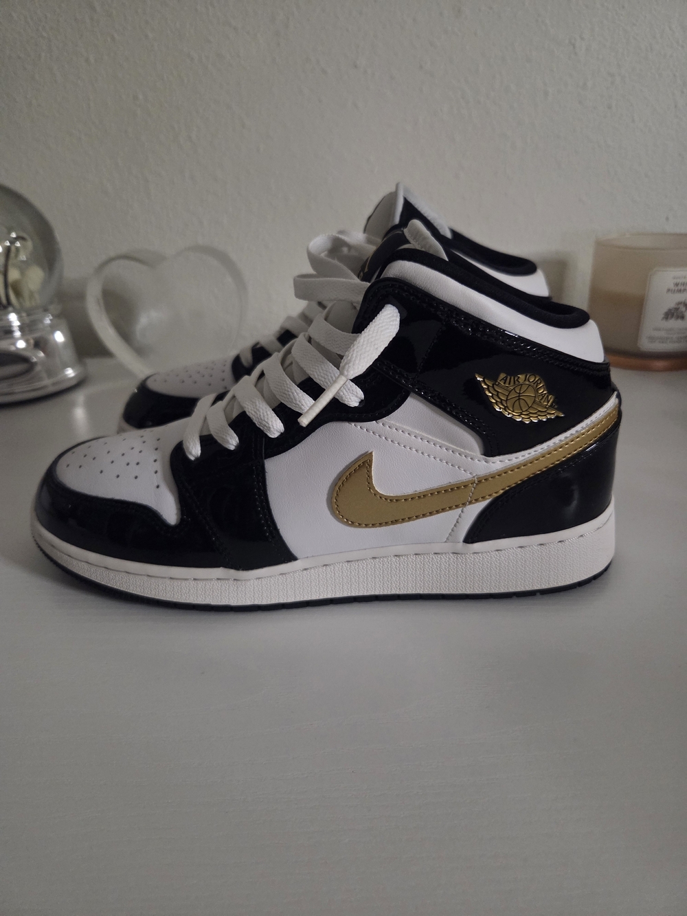 Nike Jordan AJ 1 Mid SE - SZ 7 YOUTH